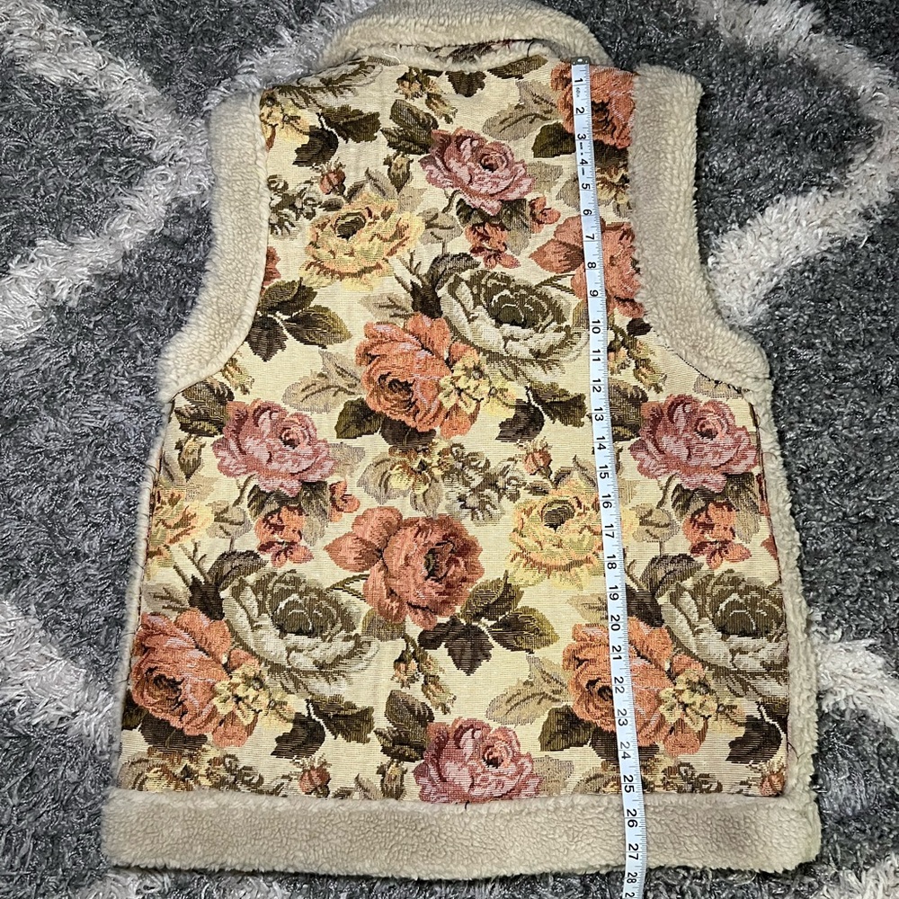 Altar'd State Beige Floral Sherpa Vest - Picture 7 of 8